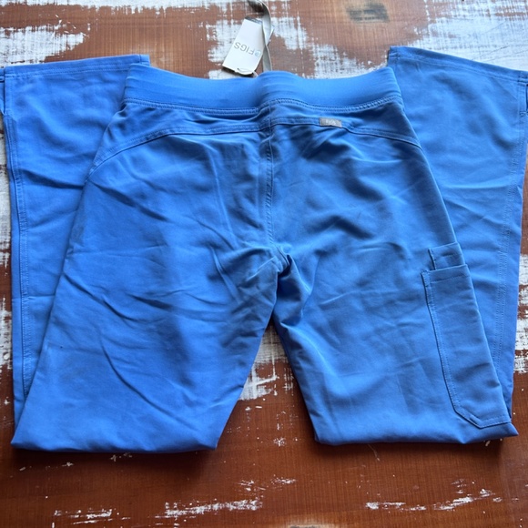 NWT Figs Nursing Kade Cargo Scrub Pants in Ceil Blue Size XS Medical - Picture 8 of 12
